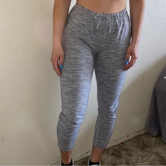 🍄 Lululemon Gray and White Space Dye Joggers - Picture 3 of 8